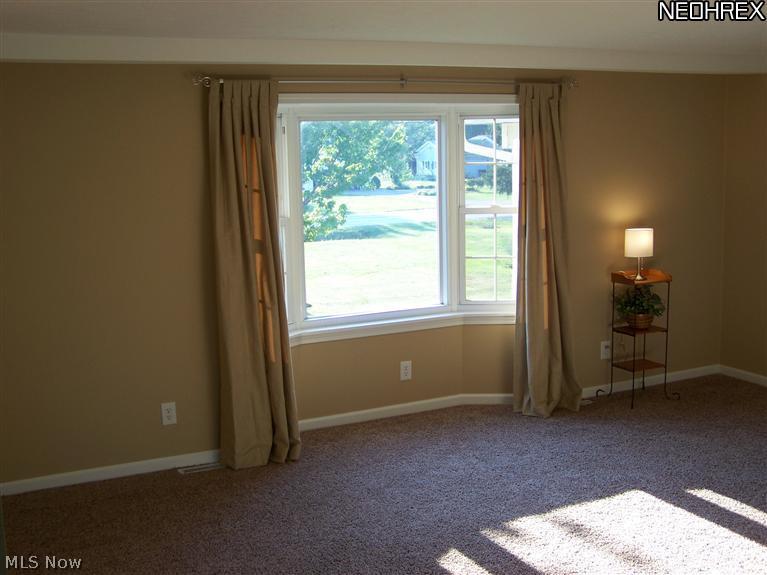 3800 Center Road Ashtabula, OH 44004 - Photo 6 of 25 Living room with bay window.
