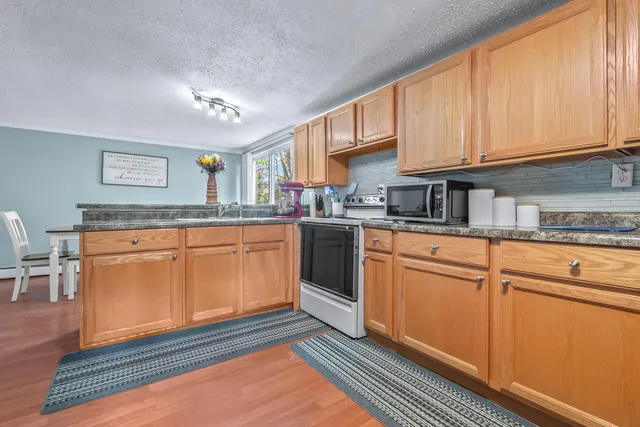 $179,900 | 1125 Hickory Lane, Hillsdale, MI 49242