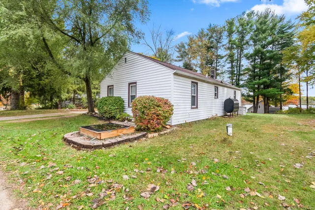 $179,900 | 1125 Hickory Lane, Hillsdale, MI 49242