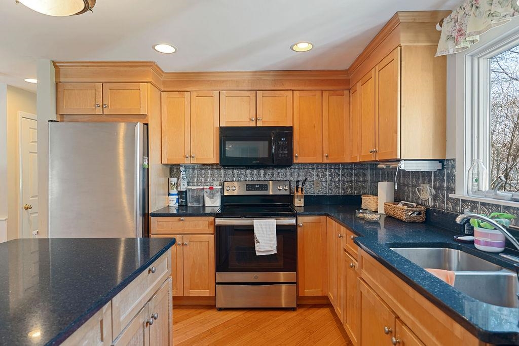 2 Shirley Lane Stratham, NH 03885 - Photo 8 of 36