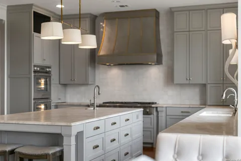 $2,500,000 | 7 Oxford Hall, San Antonio, TX 78209