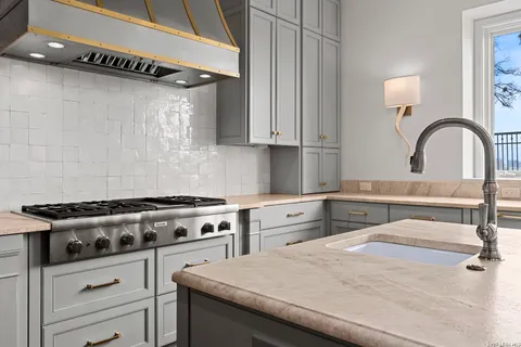 $2,500,000 | 7 Oxford Hall, San Antonio, TX 78209