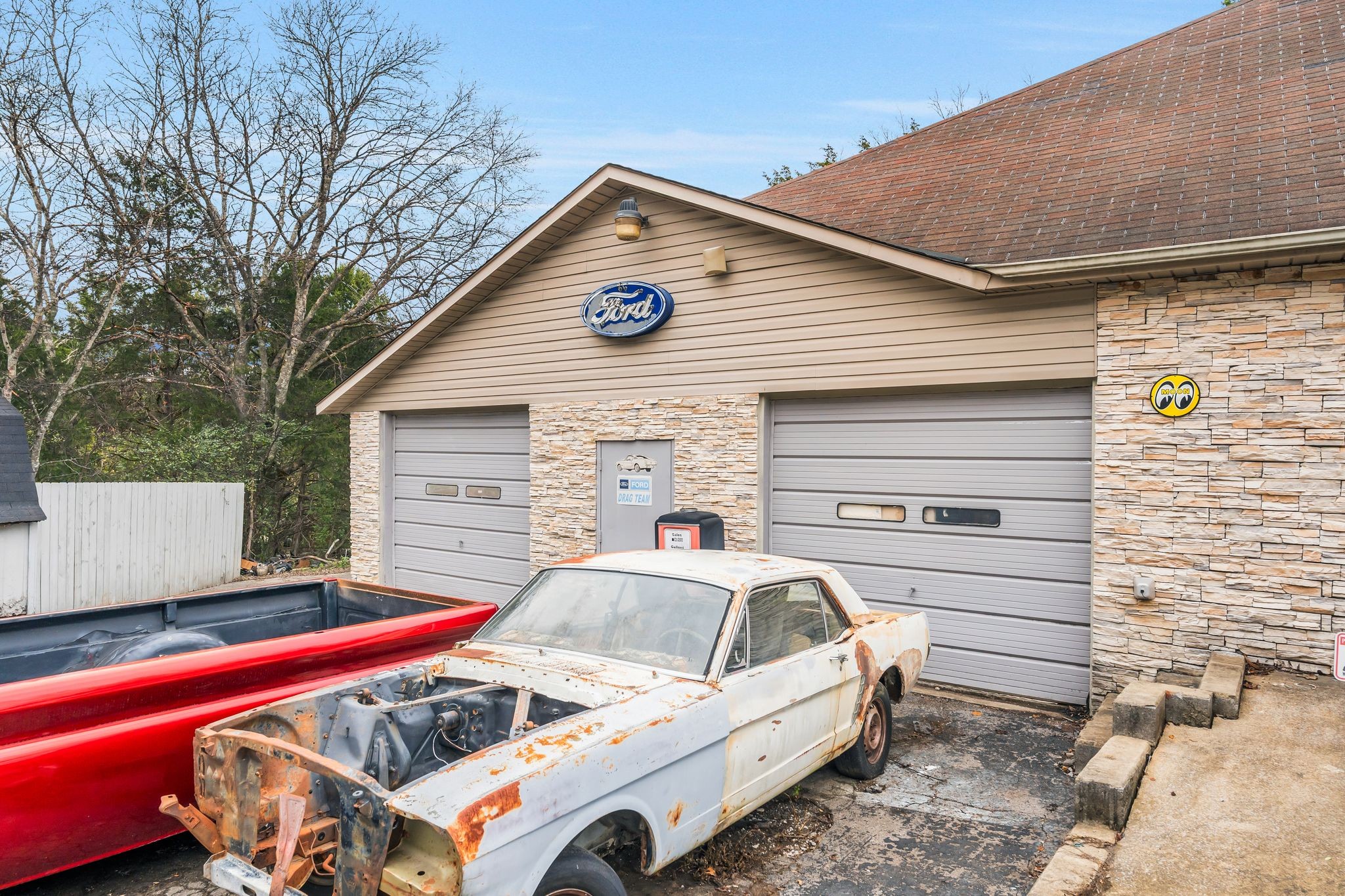 10955 Old Lebanon Road Murfreesboro, TN 37129 - Photo 83 of 100 a front view of a house with parking space