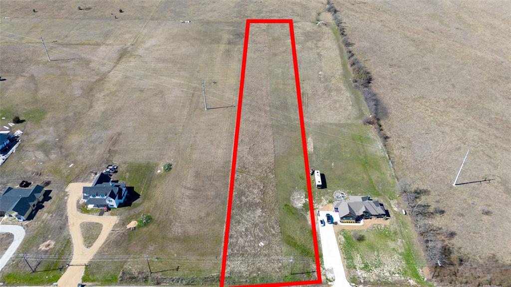 640 County Road 379 Decatur, TX 76234 - Photo 23 of 25 a close up of a tall wooden wall