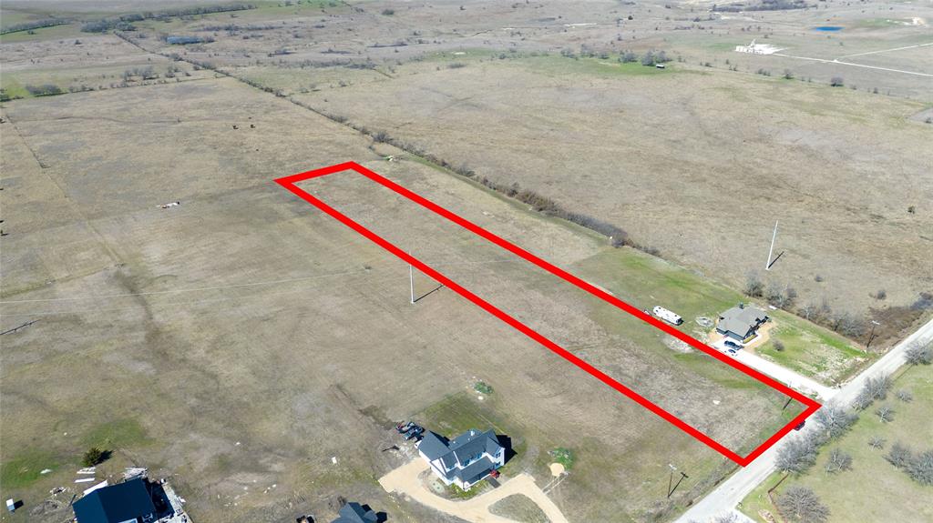 640 County Road 379 Decatur, TX 76234 - Photo 3 of 25 a close up of a bed