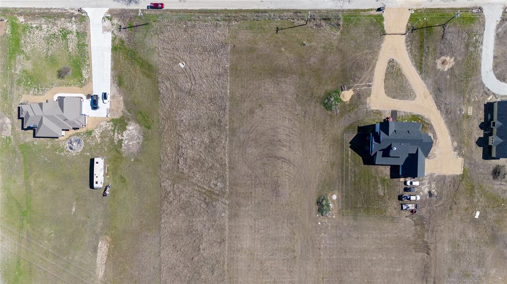 640 County Road 379 Decatur, TX 76234 - Photo 5 of 25 a bathroom with a shower