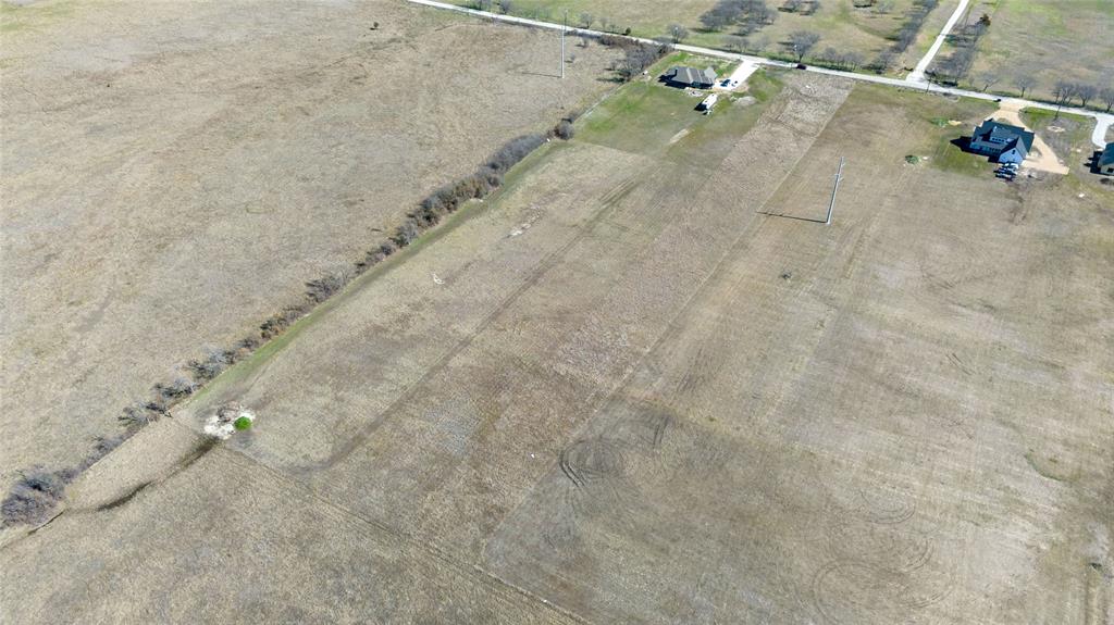 640 County Road 379 Decatur, TX 76234 - Photo 7 of 25 a bathroom with a shower