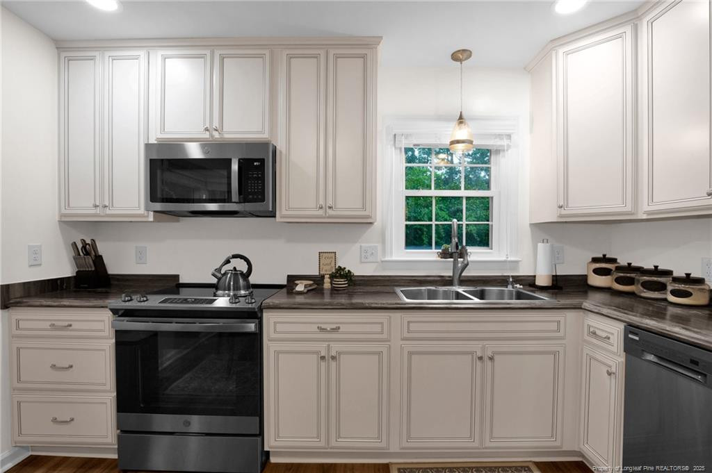 5302 Foxfire Road Fayetteville, NC 28303 - Photo 6 of 28 Beautiful Kitchen with S/S Appliances