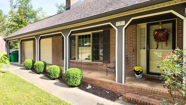 $270,000 | 121 East Brookwood Lane, Cowpens, SC 29330