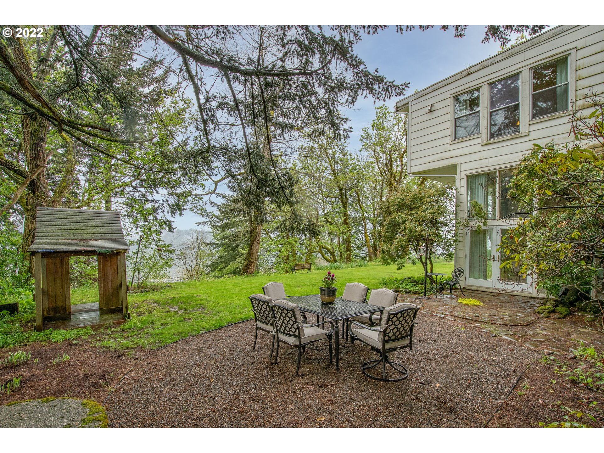 181 Marble Road Washougal, WA 98671 - Photo 27 of 32 a view of a chairs and table in the patio