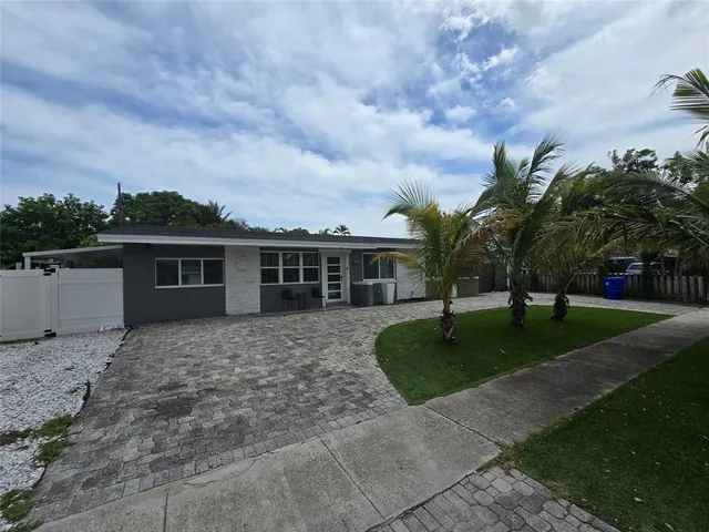 a view of a yard in front of a house