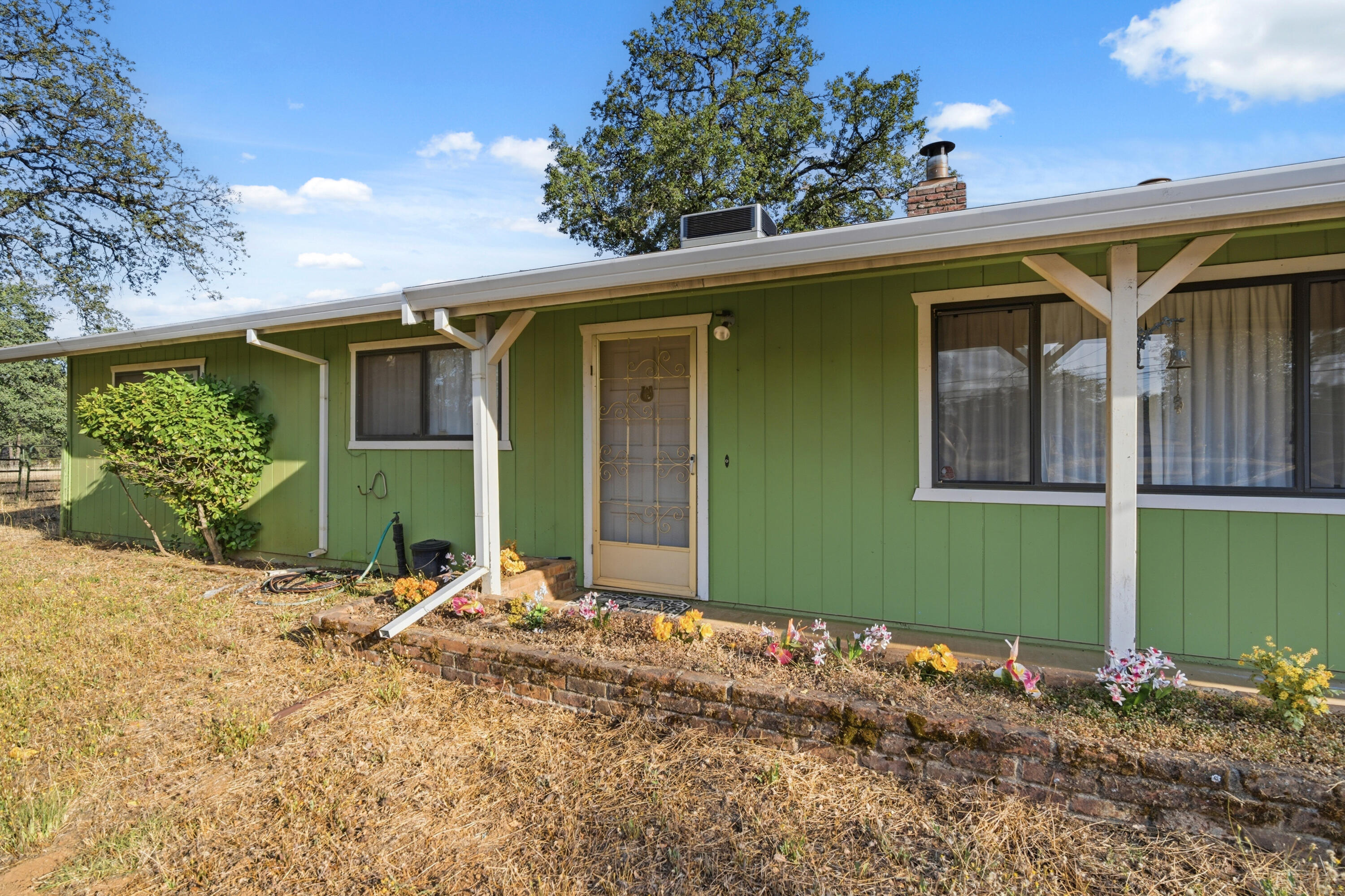 21241 Boyle Road Redding, CA 96003 - Photo 4 of 61 entry