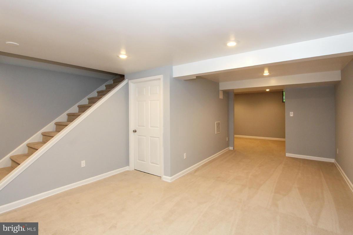 2428 South Walter Reed Drive, Unit A Arlington, VA 22206 - Photo 29 of 30 a view of an empty room