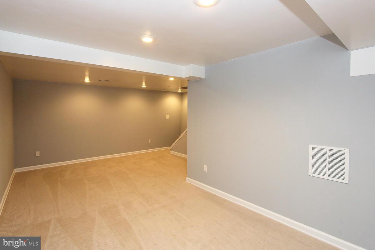 2428 South Walter Reed Drive, Unit A Arlington, VA 22206 - Photo 30 of 30 a view of an empty room