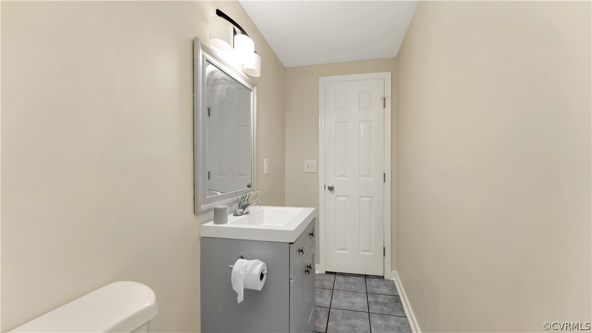 6212 Barrister Road Chesterfield, VA 23832 - Photo 17 of 19 a bathroom with a sink a toilet and mirror