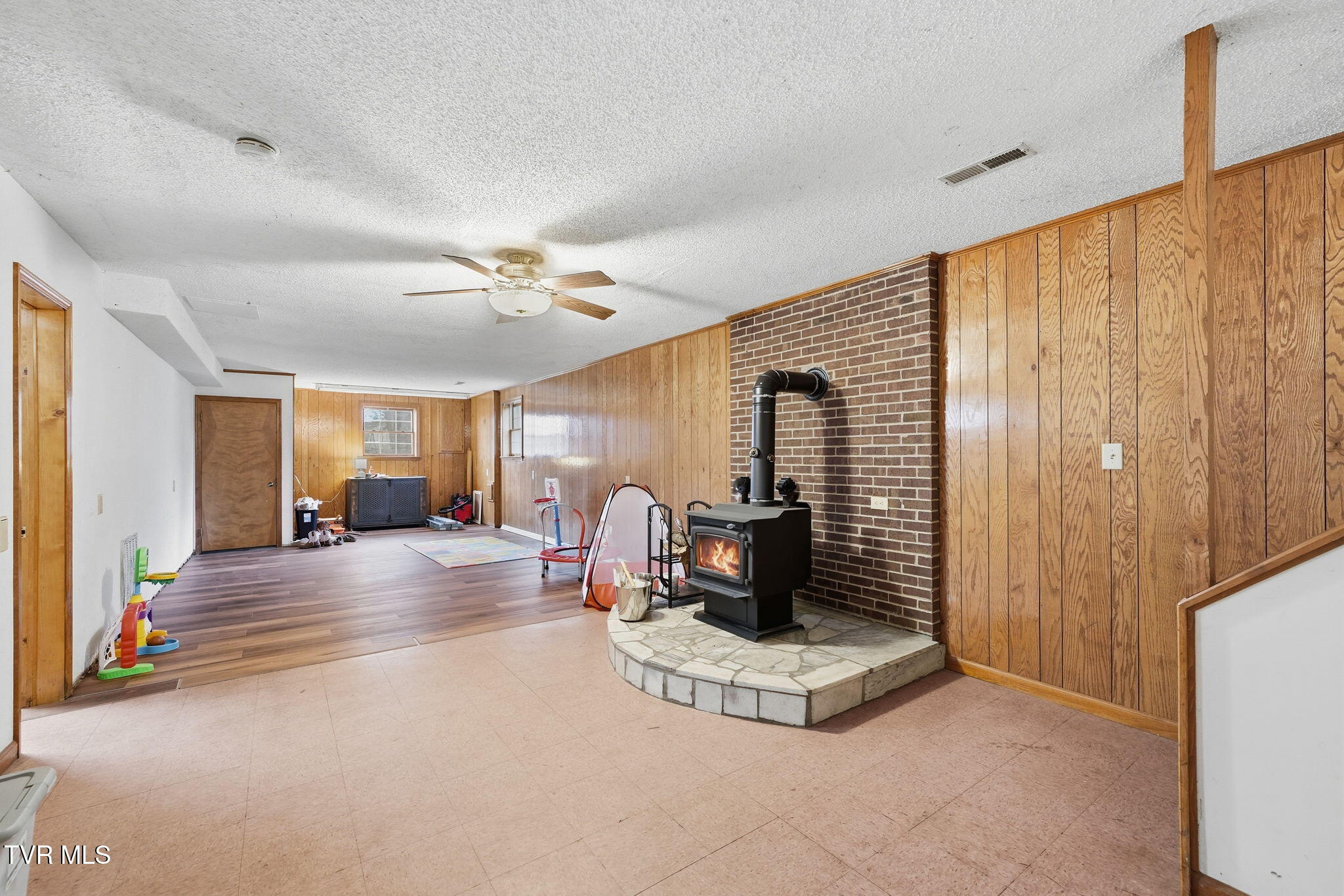 2254 Boones Creek Road Johnson City, TN 37615 - Photo 35 of 42 42-web-or-mls-037_DSC03759_with_fire