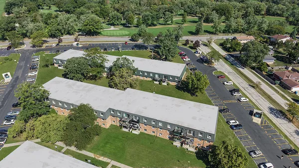 $220,000 | 9954 South 84th Terrace, Unit 109, Palos Hills, IL 60465