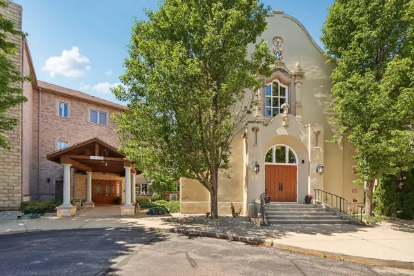 $387,900 | N51W34861 East Wisconsin Avenue, Unit 3112, Oconomowoc, WI 53069