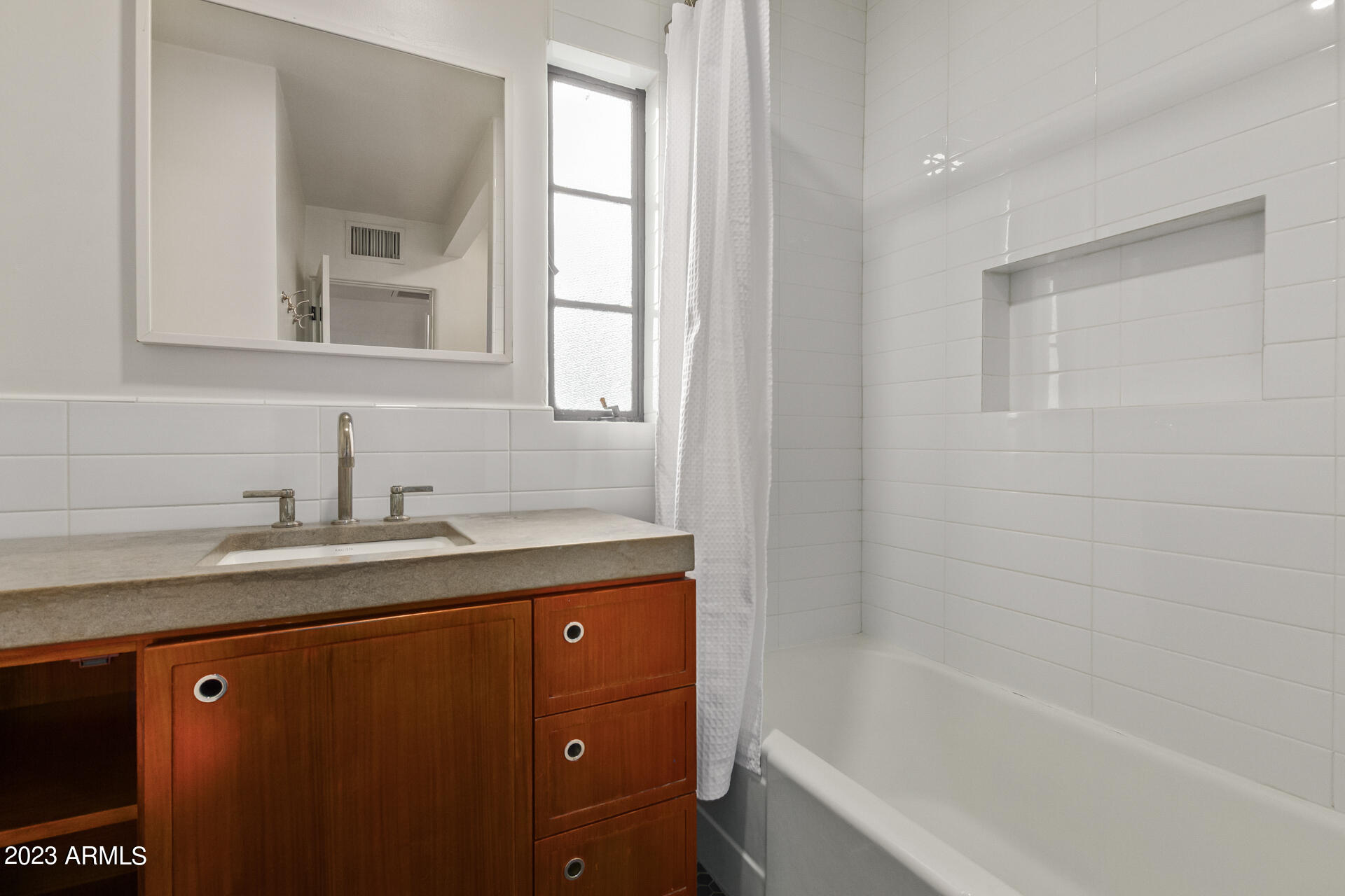 345 East Alvarado Road Phoenix, AZ 85004 - Photo 11 of 39 Timeless finishes
