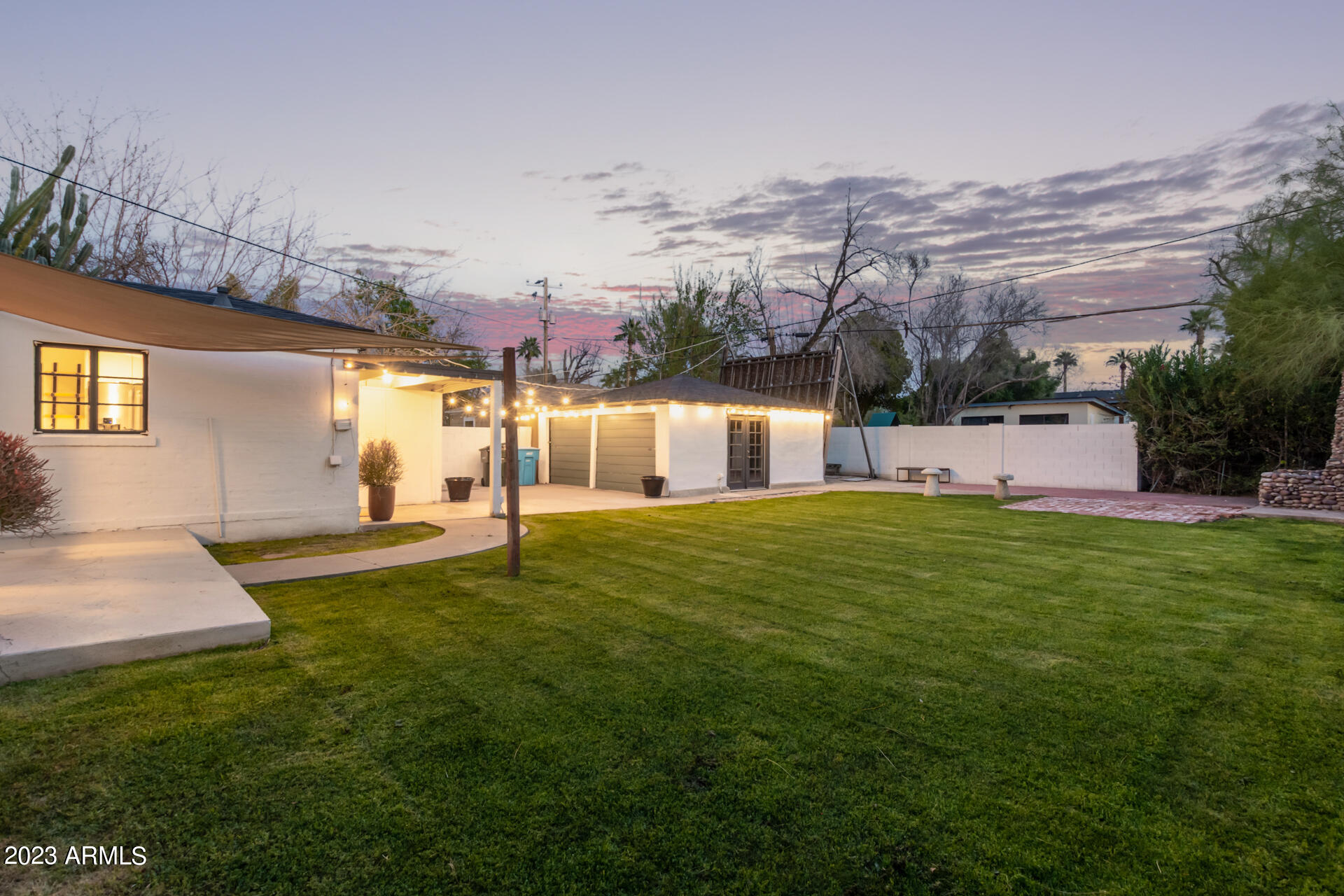 345 East Alvarado Road Phoenix, AZ 85004 - Photo 17 of 39 Room for entertaining or a pool!