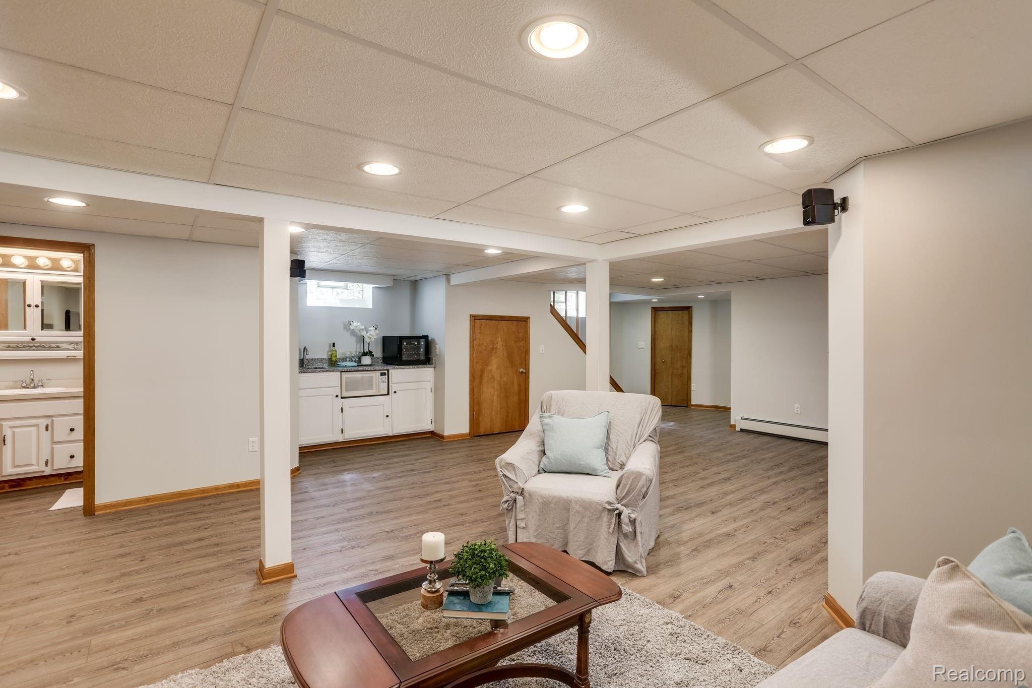 311 Dover Road Waterford, MI 48328 - Photo 24 of 67 Fully finished basement with tall ceilings and wet bar