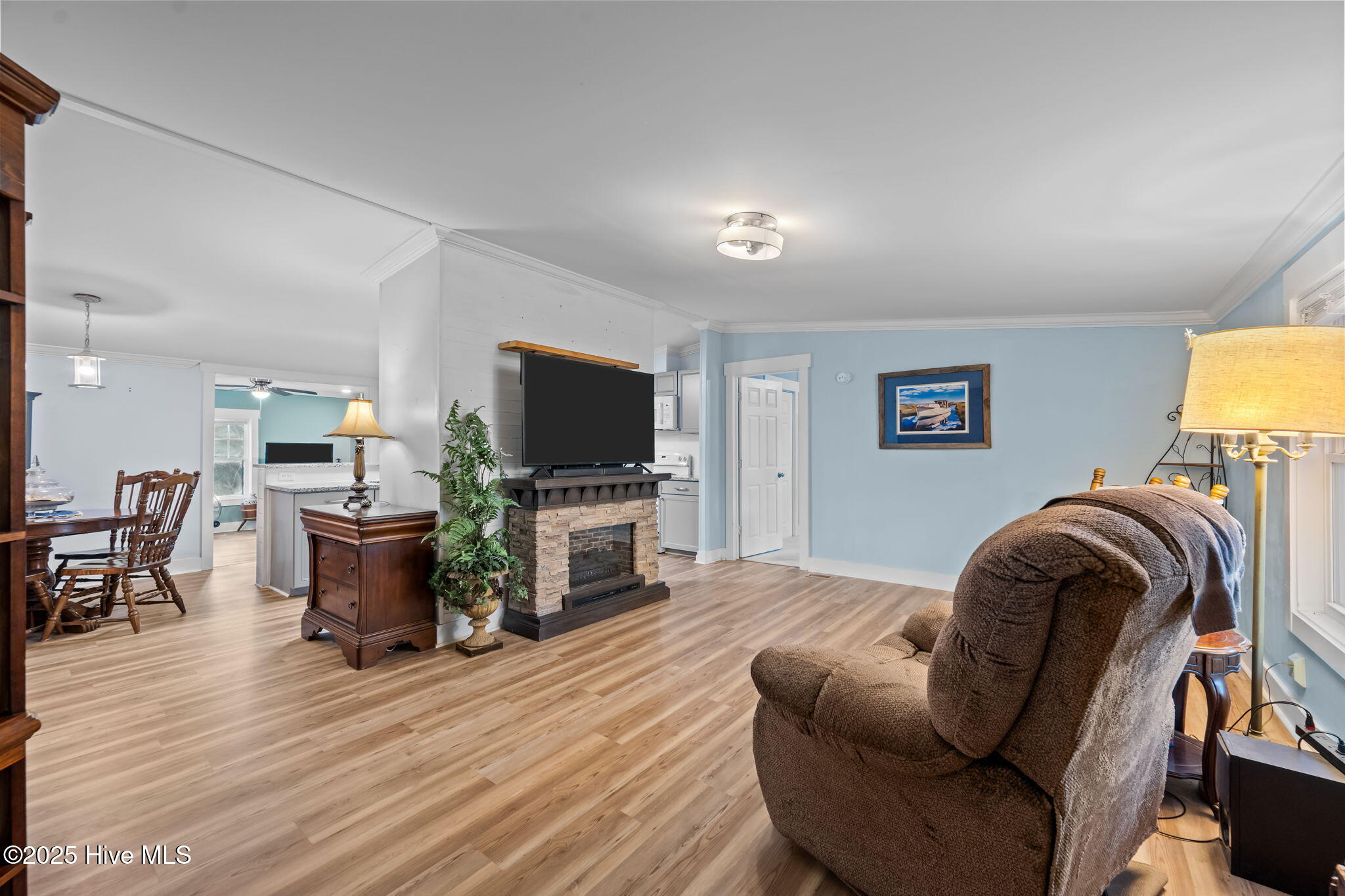 166 Watts Landing Road Hampstead, NC 28443 - Photo 7 of 49 Living Room