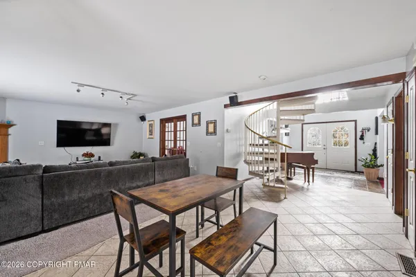 $795,000 | 137 Old Kettle Court, Stroudsburg, PA 18360