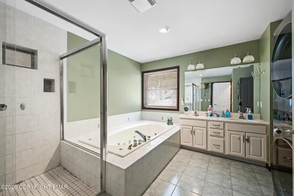 $795,000 | 137 Old Kettle Court, Stroudsburg, PA 18360