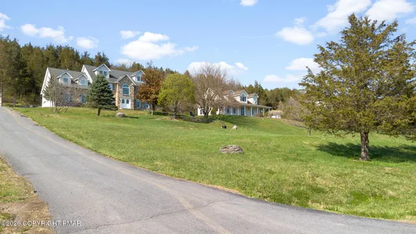 $795,000 | 137 Old Kettle Court, Stroudsburg, PA 18360