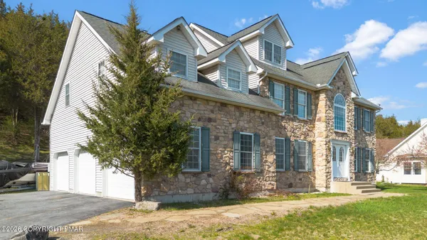 $795,000 | 137 Old Kettle Court, Stroudsburg, PA 18360
