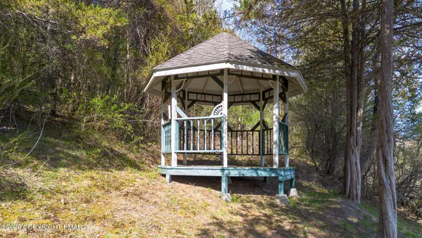 $795,000 | 137 Old Kettle Court, Stroudsburg, PA 18360