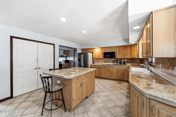 $795,000 | 137 Old Kettle Court, Stroudsburg, PA 18360