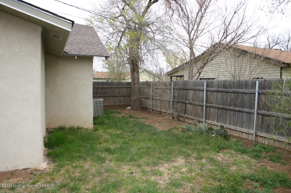 203 Southwest 41st Avenue Amarillo, TX 79110 - Photo 24 of 25 a backyard of a house with lots of green space