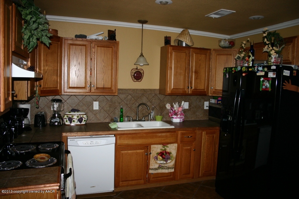 203 Southwest 41st Avenue Amarillo, TX 79110 - Photo 6 of 25 a utility room with dryer and washer