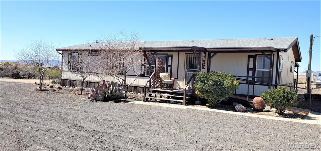 407 South Houck Road Golden Valley, AZ 86413 - Photo 3 of 65 a view of a car park in front of house