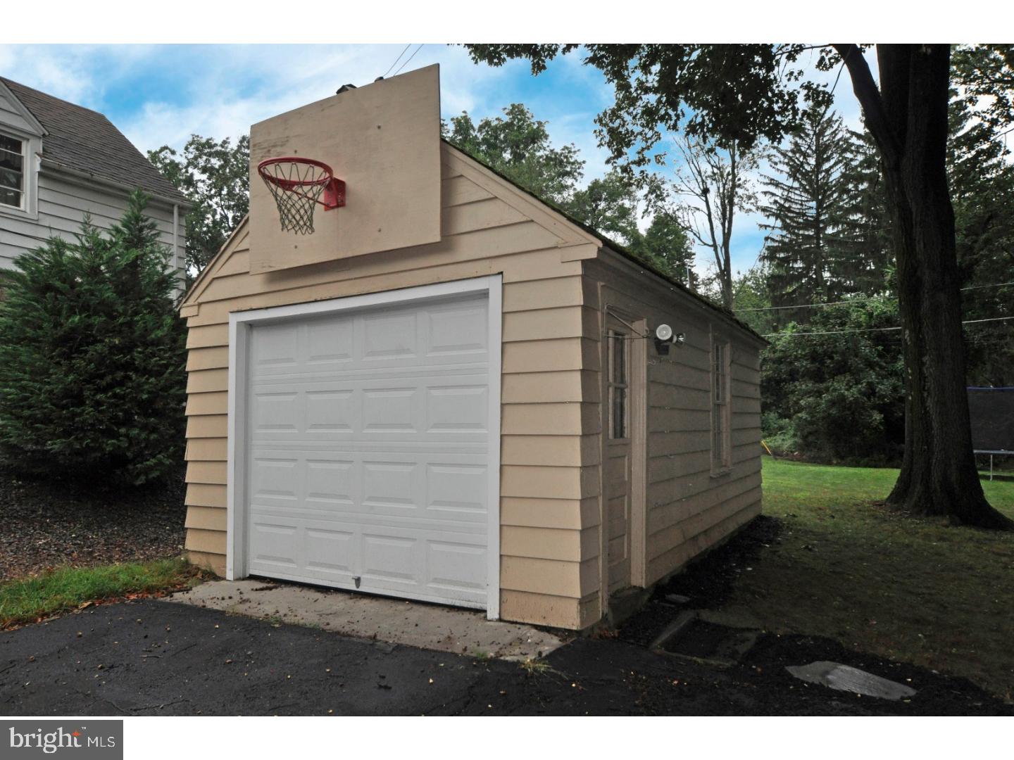 624 Lindley Road Glenside, PA 19038 - Photo 24 of 25 Garage