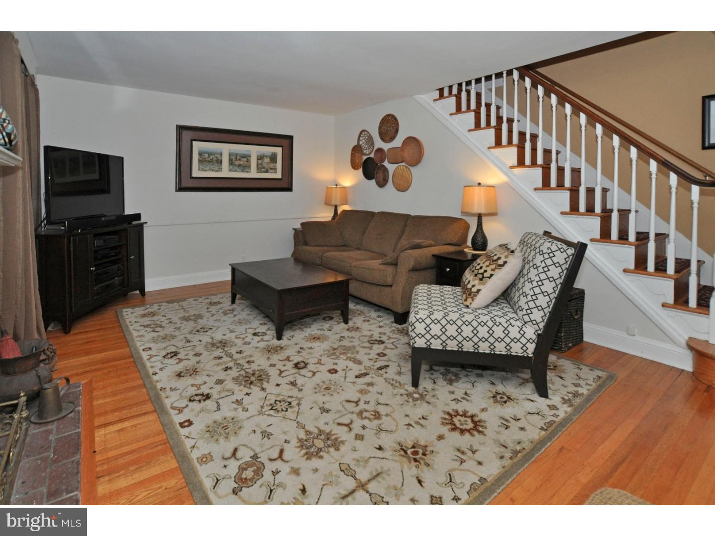 624 Lindley Road Glenside, PA 19038 - Photo 5 of 25 Living Room