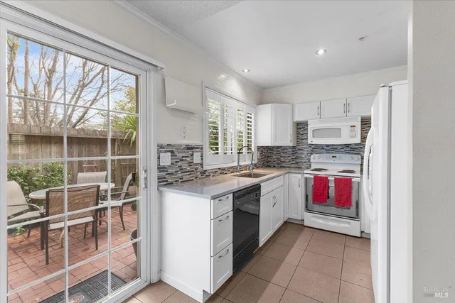 $389,000 | 1003 Golf Course Drive, Rohnert Park, CA 94928