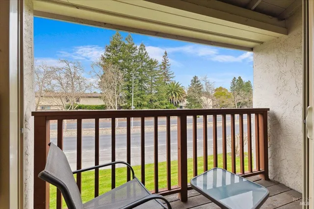 $389,000 | 1003 Golf Course Drive, Rohnert Park, CA 94928