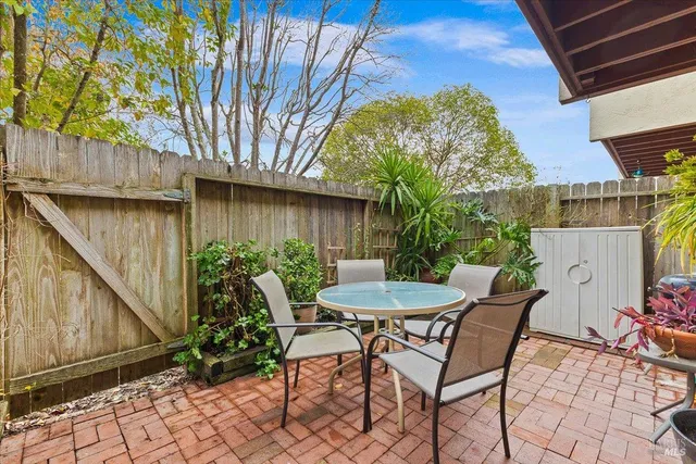 $389,000 | 1003 Golf Course Drive, Rohnert Park, CA 94928