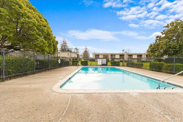 $389,000 | 1003 Golf Course Drive, Rohnert Park, CA 94928