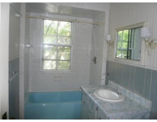 111 King Philip Road Worcester, MA 01606 - Photo 4 of 8 Gallery Image 4