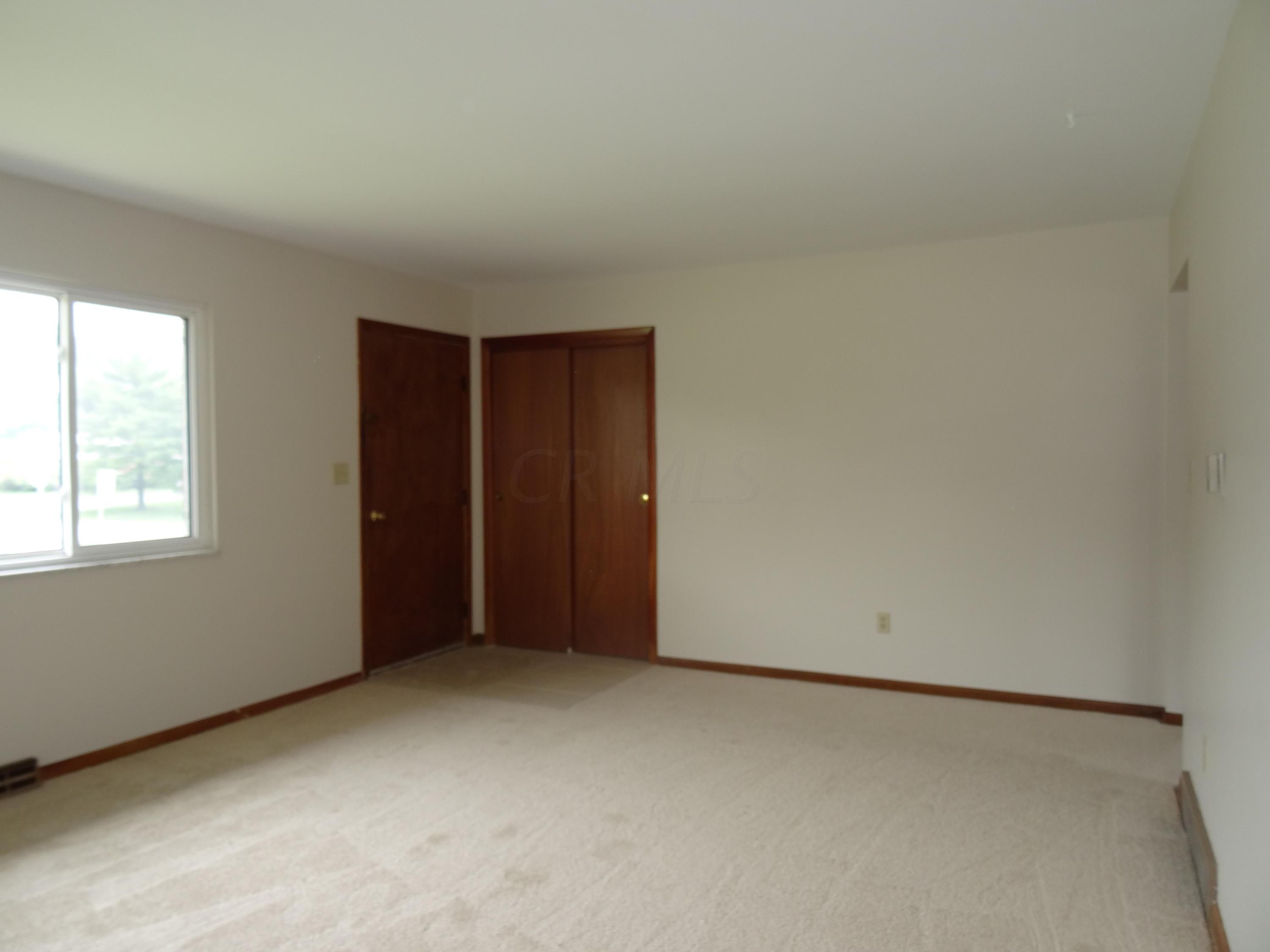 4979 Godown Road Columbus, OH 43220 - Photo 4 of 14