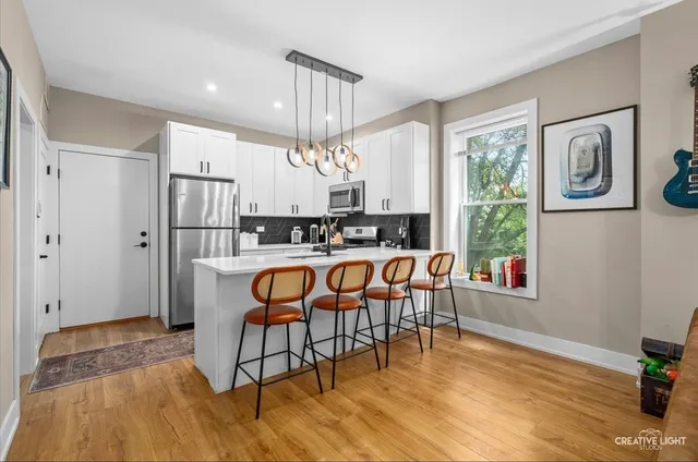 $2,750 | 3001 North Sawyer Avenue, Unit 2E, Chicago, IL 60618