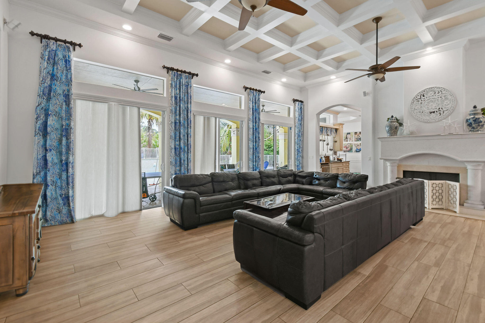 18940 Southeast Castle Road Jupiter, FL 33458 - Photo 6 of 25 Family Room