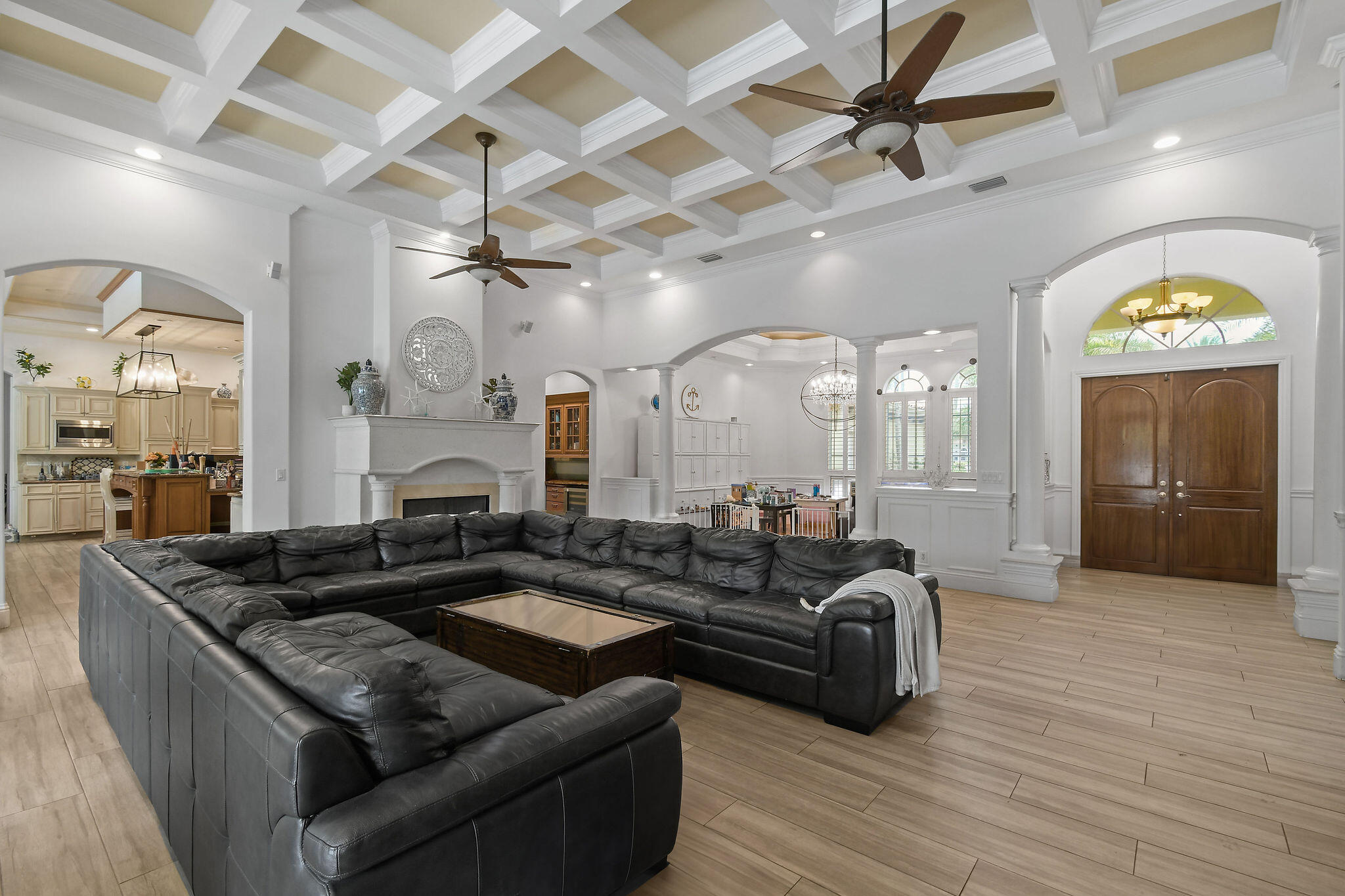 18940 Southeast Castle Road Jupiter, FL 33458 - Photo 7 of 25 Box Beam Ceiling