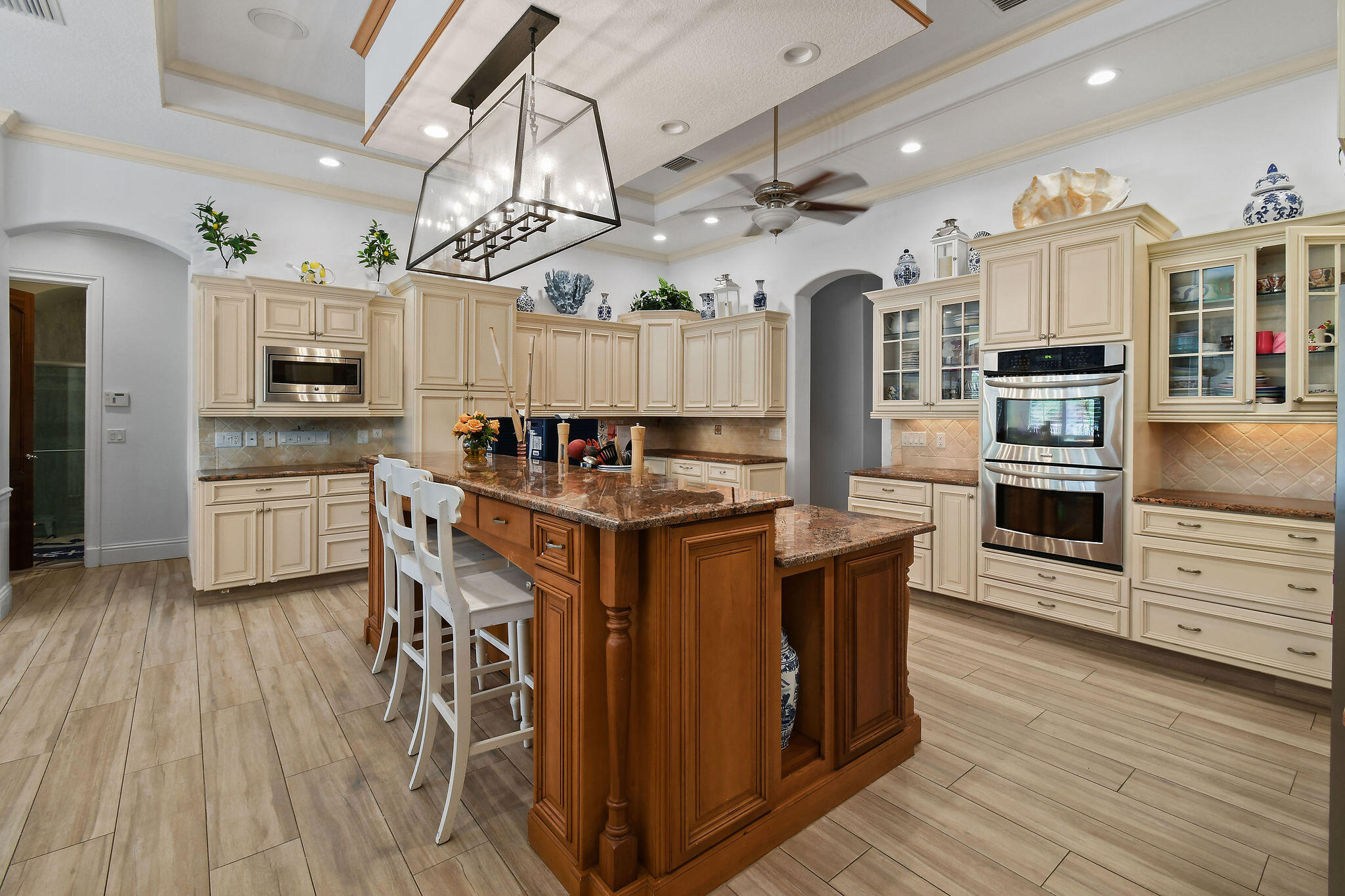 18940 Southeast Castle Road Jupiter, FL 33458 - Photo 8 of 25 Oversized Kitchen