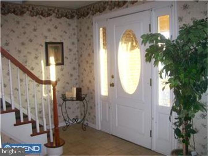141 Hempstead Road Hamilton, NJ 08610 - Photo 2 of 10 Foyer