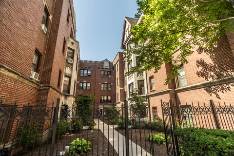 $139,000 | 1113 Holley Court, Unit 311, Oak Park, IL 60301