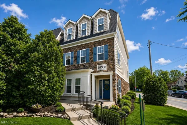 $450,000 | 38083 Euclid Avenue, Unit 2, Willoughby, OH 44094